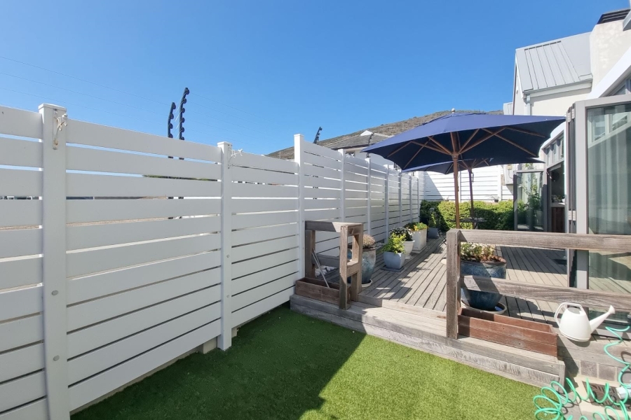 2 Bedroom Property for Sale in Plattekloof Western Cape